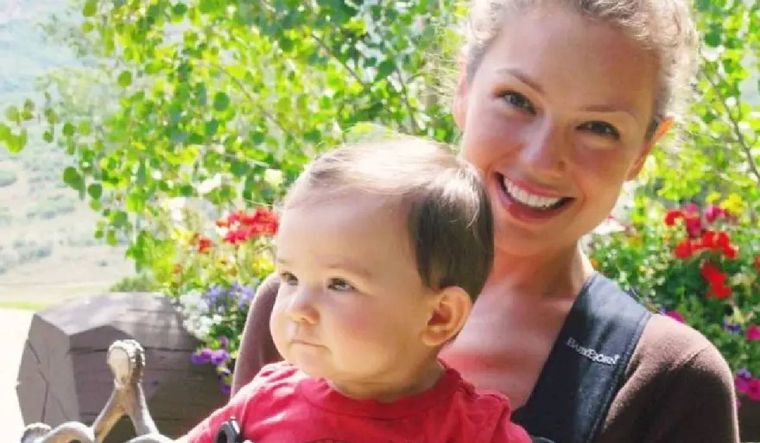 Thalía junto a su hija mayor Sabrina Sakaë, cuando apenas era una bebé.