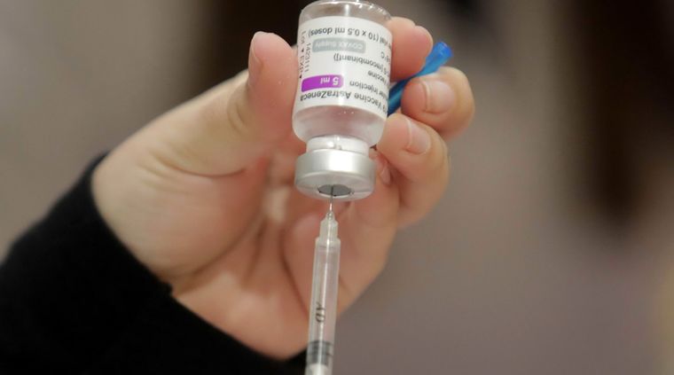 Una vacuna vencida a lo sumo no hace efecto en el cuerpo, pero no tendría riesgos.