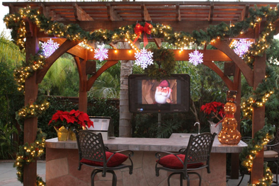MDZol | Tu jardín puede estar decorado ecológicamente para estas fiestas aprovechando la naturaleza del lugar. Foto: Freepik