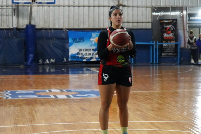 Atenas superó a San José y habrá tercer partido en la Superliga de básquet.