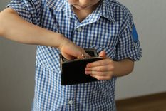 cuando el niño siente que su hogar no se derrumba ante sus errores, su cerebro empieza a aprender que puede confiar en el vínculo.