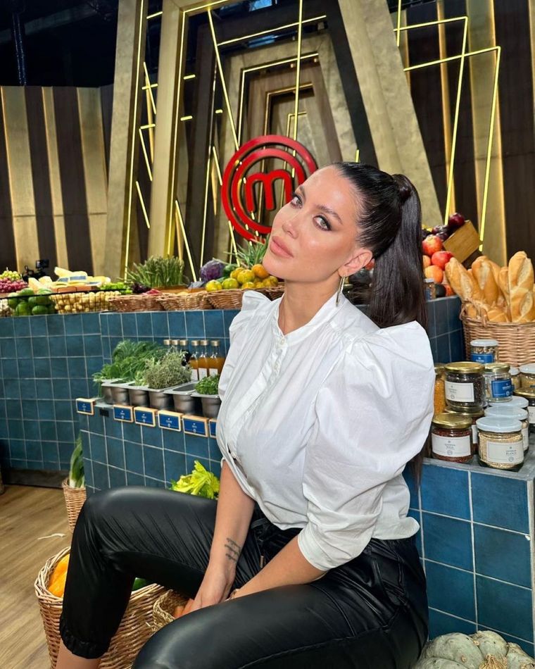 ¡Elige nuevos pantalones negros para llevar este otoño como Wanda Nara! Foto: Instagram