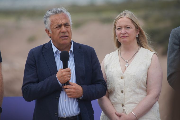 El gobernador Alfredo Cornejo y la vicegobernadora Hebe Casado.&nbsp;