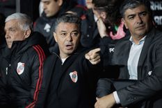 Gallardo, molesto por el empate frente a Lanús, evalúa fuertes cambios para enfrentar a Unión en Mendoza. Gallardo, molesto por el empate frente a Lanús, evalúa fuertes cambios para enfrentar a Unión en Mendoza.