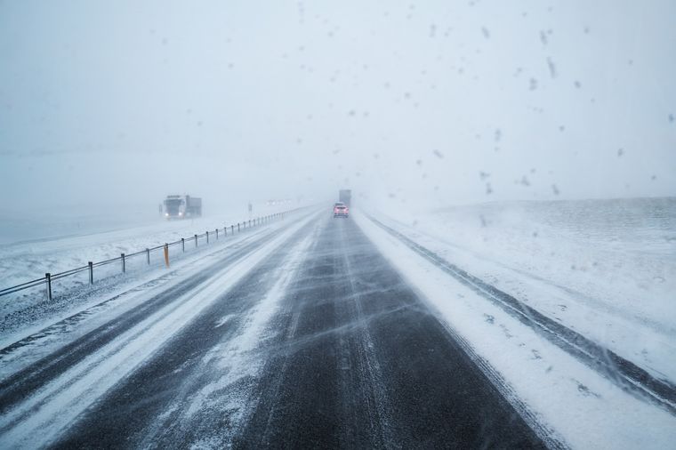 Las nevadas seguirán afectando la cordillera mendocina durante el lunes, con acumulados significativos y visibilidad reducida. Foto: Shutterstock