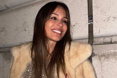 Pampita brilló con el color mocha mousse en su vestido de noche. Foto: Instagram @pampitaoficial