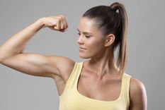 El ejercicio que tonificará tus brazos y eliminará las alas de murciélago (Shutterstock). Foto: Archivo.