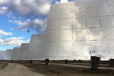 La energía solar es una forma de energía renovable que está reemplazando a los combustibles fósiles.