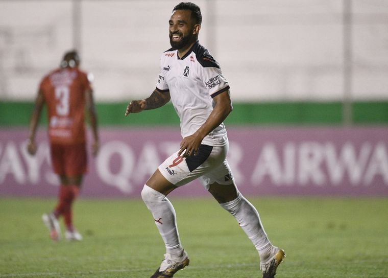 Jonathan Herrera, autor de los tres goles del Rojo. Foto: @Independiente
