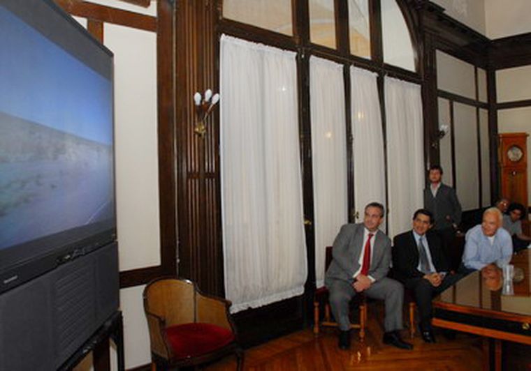 Los secretarios de turismo y cultura vieron los cortos elegidos. Foto: Gerardo Gómez/ MDZ
