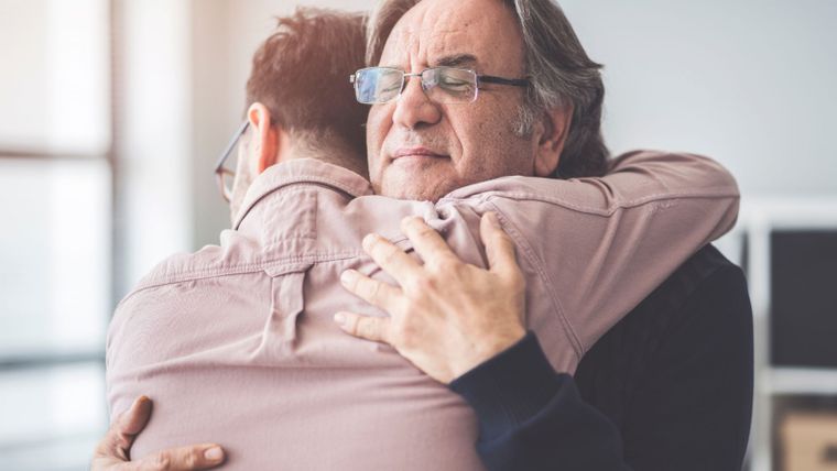 Encontrarse con una persona con la que estabas pensando tiene un significado especial, según la metafísica Foto: Shutterstock