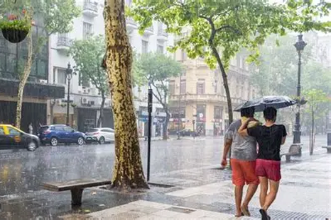 Unas 15 provincias argentinas están bajo alertas amarilla y naranja por tormentas fuertes, según previsiones del SMN. Unas 15 provincias argentinas están bajo alertas amarilla y naranja por tormentas fuertes, según previsiones del SMN.