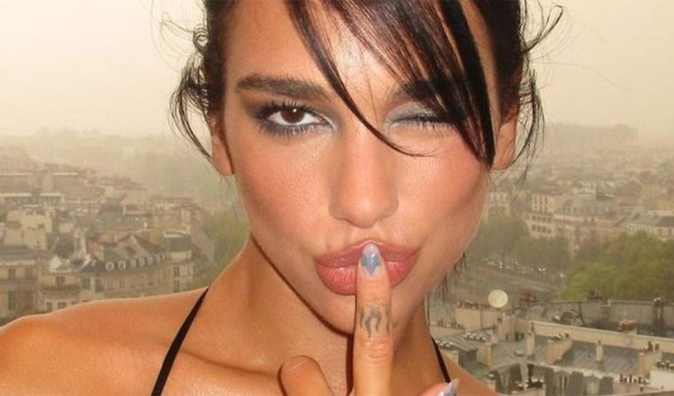 Dua Lipa enamora a todos sus fanáticos con su impactante y natural figura Foto: Instagram @dualipa
