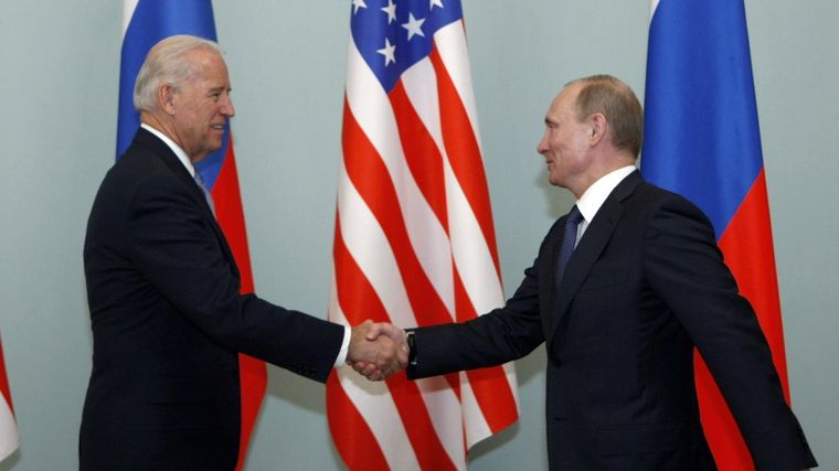 Biden y Putin han dispuesto equipos para las charlas. Foto: Ap.