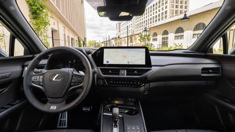 Lexus UX 2025