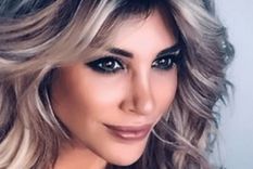 al descubierto: stefi xipolitakis solo se tapo con la almohada