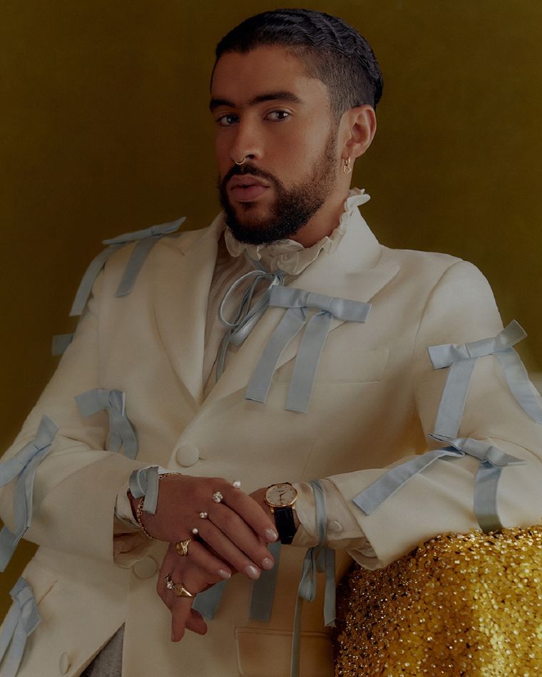Bad Bunny pasó de hacer ritmos en su habitación a convertirse en un icono global Bad Bunny posando para TIME Foto: Elliot & Erick Jiménez para TIME