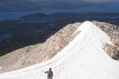 Excursionistas quedaron atrapados pasadas las 18 horas por una avalancha en el cerro López de Bariloche. Foto: Turismo Bariloche Excursionistas quedaron atrapados pasadas las 18 horas por una avalancha en el cerro López de Bariloche. Foto: Turismo Bariloche