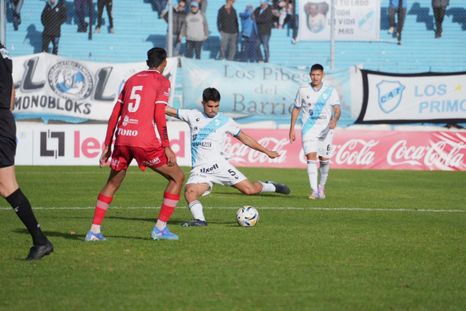 Deportivo Maipú se florea en Turdera y golea 4-0 a Temperley. Deportivo Maipú se florea en Turdera y golea 4-0 a Temperley.