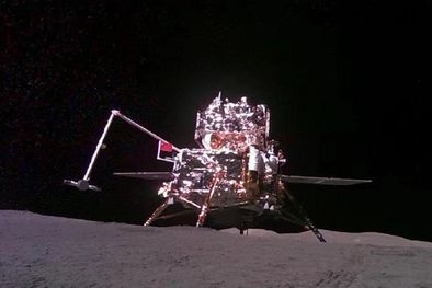 MDZol | El módulo de aterrizaje y ascenso de la misión china Change 6 recoge muestras del suelo en la cara oculta de la Luna Foto: BBc