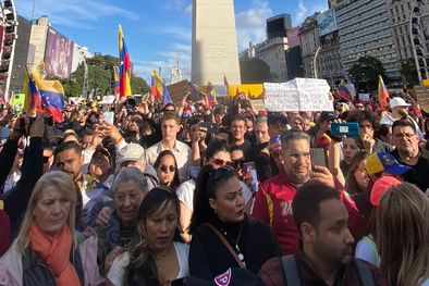 MDZol | Masiva convocatoria en el Obelisco en apoyo a la restitución de la democracia en Venezuela