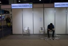 el puesto mas triste de la feria ces 2017