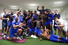 Los locales festejaron el pase a semifinales. Foto: @equipedefrance Los locales festejaron el pase a semifinales. Foto: @equipedefrance