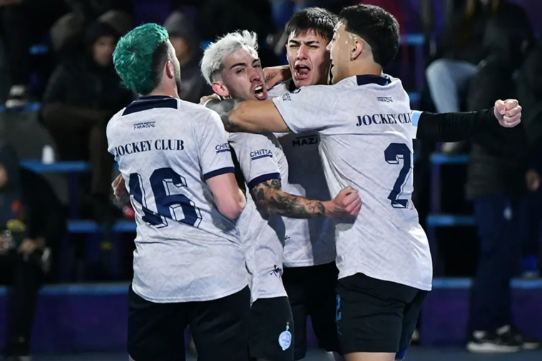 Don Orione, Talleres, Jockey y Cementista siguen en carrera en el futsal masculino.