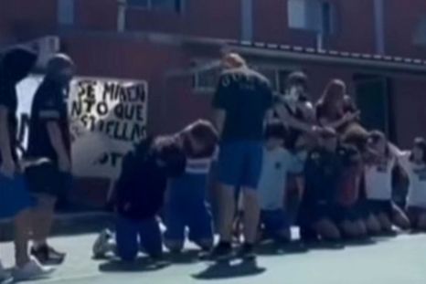 El video de los egresados se viralizó rápidamente y generó repudio en el colegio. El video de los egresados se viralizó rápidamente y generó repudio en el colegio.