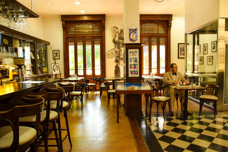 El bar se ubica al lado del Instituto Perón, que también cerrará Foto: X