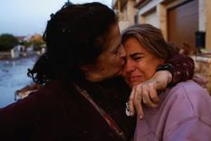 Muchas personas se han visto obligadas a abandonar sus hogares y buscar albergue con amigos y familiares, o en refugios de emergencia. Foto: BBC