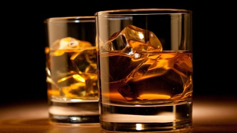 Whisky en las rocas Foto: Esquirelat
