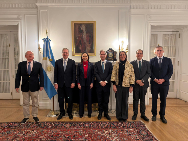 Pablo Quirno se reunió con María Corina Machado en Washington.&nbsp;