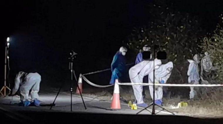 Los peritos trabajando en la escena del crimen Foto: Gentileza