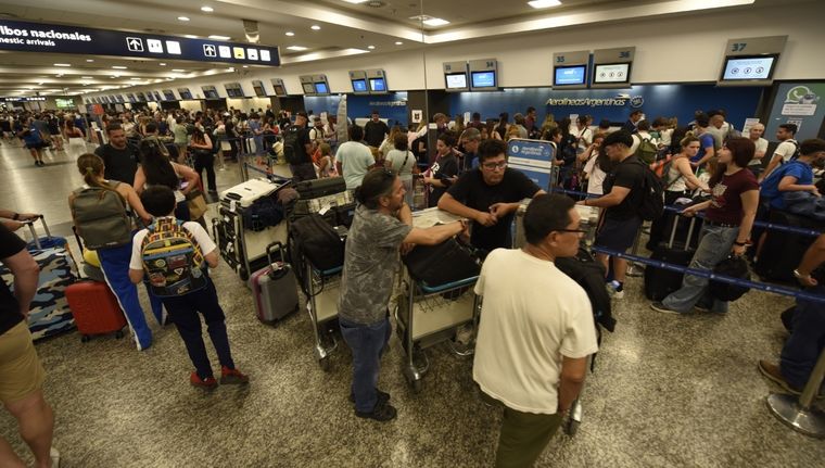 El movimiento aéreo de marzo alcanzó un pico histórico, tanto para el segmento de cabotaje como internacional. Foto: Juan Mateo Aberastain Zubimendi / MDZ.