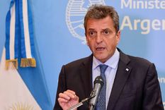 El ministro de Economía Sergio Massa anunció que se congelarían los impuestos a los combustibles para que no aumente más el precio. Foto: Noticias Argentinas