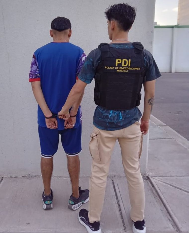 Celán Ríos luego de ser detenido por personal de Investigaciones. Celán Ríos luego de ser detenido por personal de Investigaciones.