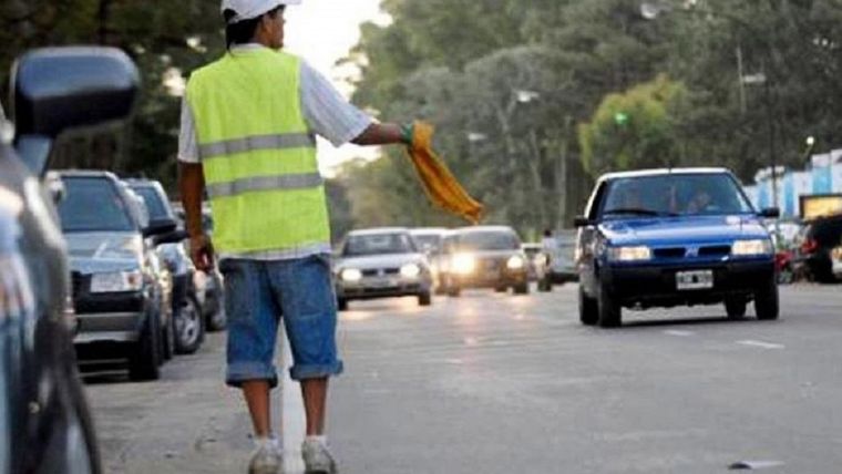 Cárcel para los cuidacoches En la Legislatura de Santa Fe presentaron una iniciativa para que los cuidacoches que amenacen o extorsionen sean detenidos por 30 días. Foto: Imagen ilustrativa / Noticias Argentinas
