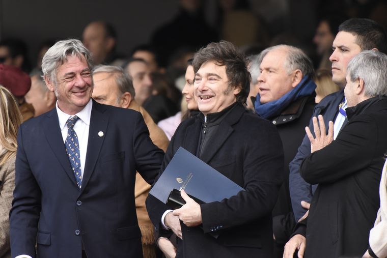 Nicolás Pino junto a Javier Milei en La Rural Nicolás Pino junto a Javier Milei en La Rural