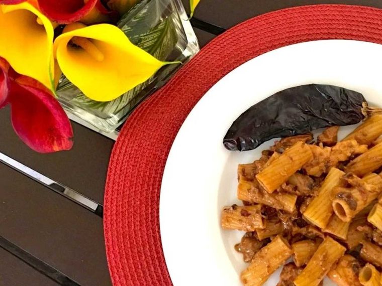 Rigatoni con chorizo, chipotle y crema para celebrar el Día Mundial de la Pasta ¿qué mejor que festejarlo a la mexicana?