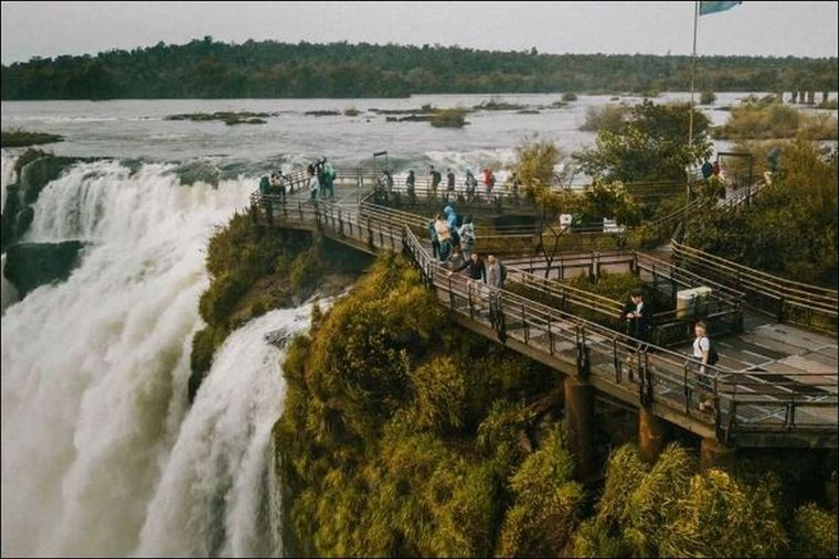 Los cautivantes balcones del Circuito Garganta del Diablo en las Cataratas del Iguazú. Foto: Parque Nacional Iguazú