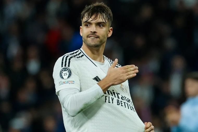 Raúl Asencio, defensor del Real Madrid, podría ir a la cárcel por la difusión de videos sexuales de una menor de edad. Raúl Asencio, defensor del Real Madrid, podría ir a la cárcel por la difusión de videos sexuales de una menor de edad.