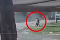 Una cámara de seguridad captó a los adolescentes cuando se dirigían hacia el descampado Foto: NA Una cámara de seguridad captó a los adolescentes cuando se dirigían hacia el descampado Foto: NA