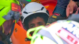 Moisés, de 11 años, fue extraído de los escombros después de estar atrapado más de tres días. Moisés, de 11 años, fue extraído de los escombros después de estar atrapado más de tres días.