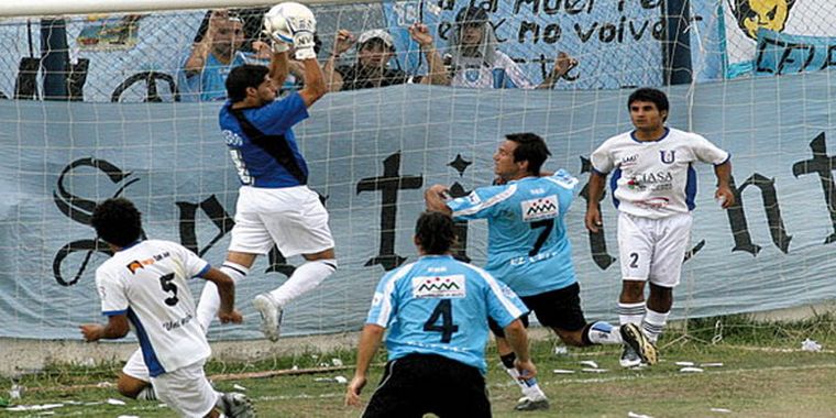 Villa Krause (aquí ante Gutiérrez) jugará el próximo lunes frente a Escuela Deportiva Junín. Foto: Archivo