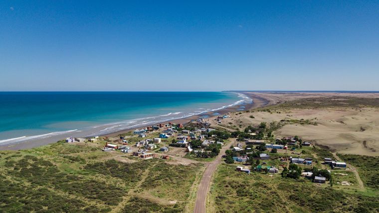 Bahía Creek, el pueblo de Río Negro donde acantilados, mar y médanos crean un paisaje patagónico único.