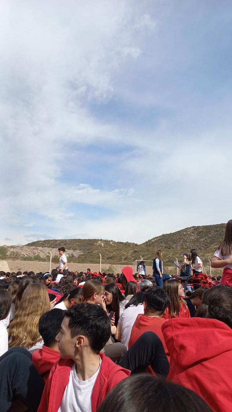 Alumnos fueron evacuados de las aulas por una amenaza de bomba