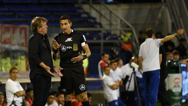 Zielinski explotó contra el arbitraje tras la eliminación de Belgrano en la Copa Argentina.