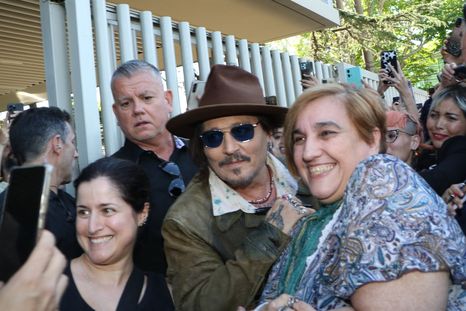 Alegría en Telefe por la presencia de Johnny Depp. Alegría en Telefe por la presencia de Johnny Depp.