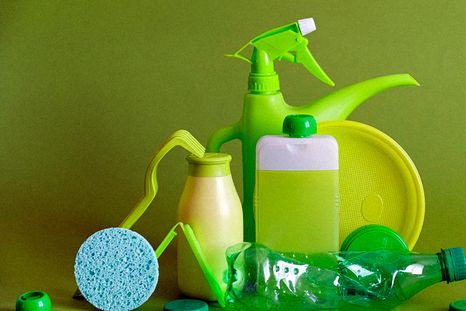 Científicos desarrollan material biodegradable que podría reemplazar al plástico de uso cotidiano y reducir la contaminación global. Científicos desarrollan material biodegradable que podría reemplazar al plástico de uso cotidiano y reducir la contaminación global.